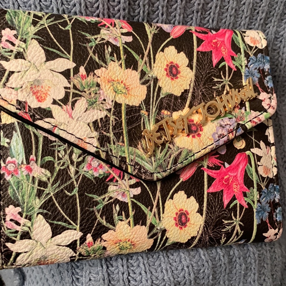 Spring Flowers!! New! Betsey Johnson Beautiful Garden Wallet